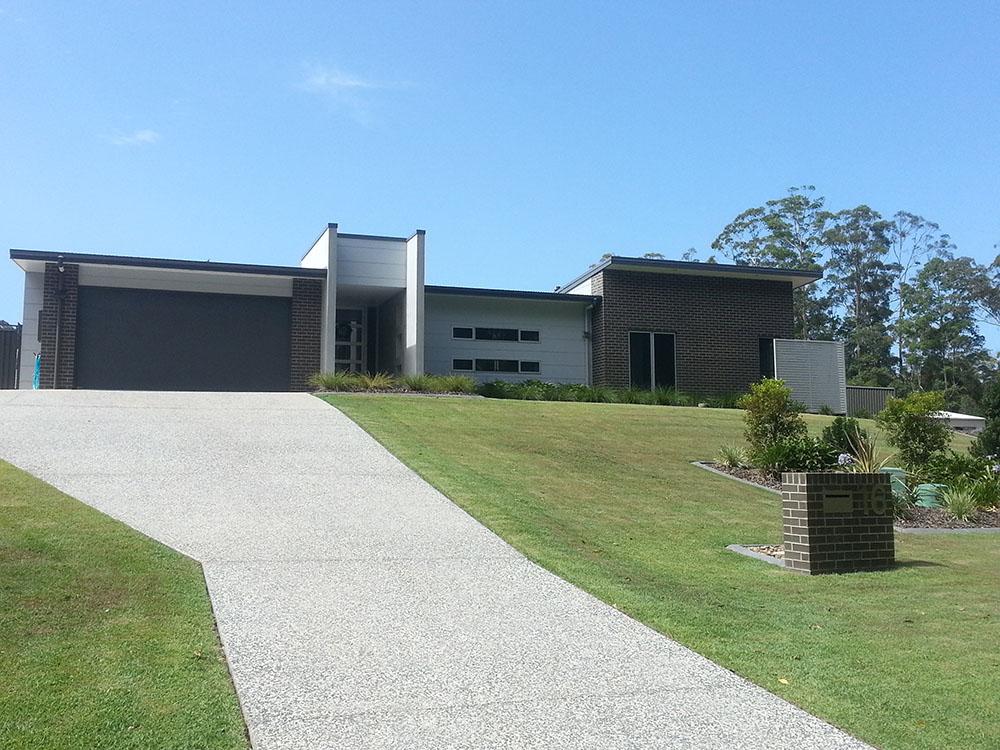MODERN ARCHITECTURAL HOUSE SUNSINE COAST
